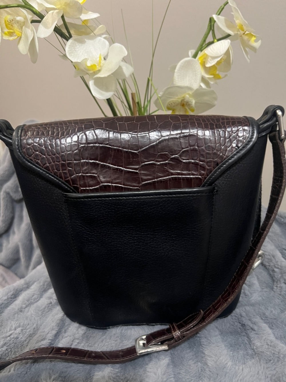Brighton Vintage Magdaleine Leather Bucket Style Bag GUC retail $225 - Picture 2 of 8